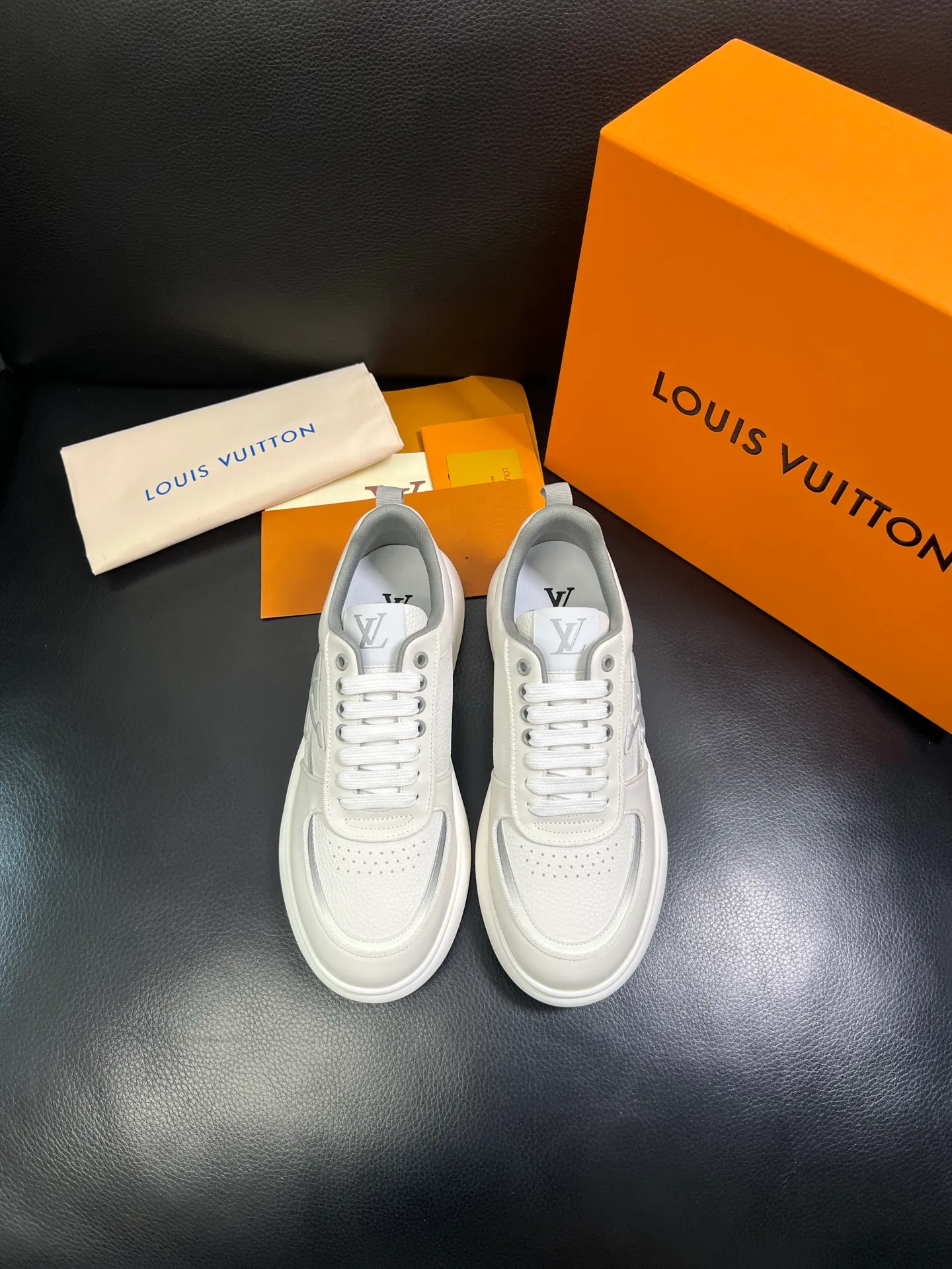 Men's shoes💰800 Lv 🔍Top purchasing agent🇮🇹 Louis Vuitton, the sports sneaker counter is synchronized, the uppers are imported from Italy, high-quality splicing colorful and complex crafts, the imported mesh padding is soft and comfortable, soles: original soles specially provided by the original factory, T men's men's shoes 💰U exclusive movable molded soles are super comfortable, original factory and single goods, 🔍🔍high quality, you can enter and exit the counter at will, welcome to compare, code number 38-44 (customized 45) 85871